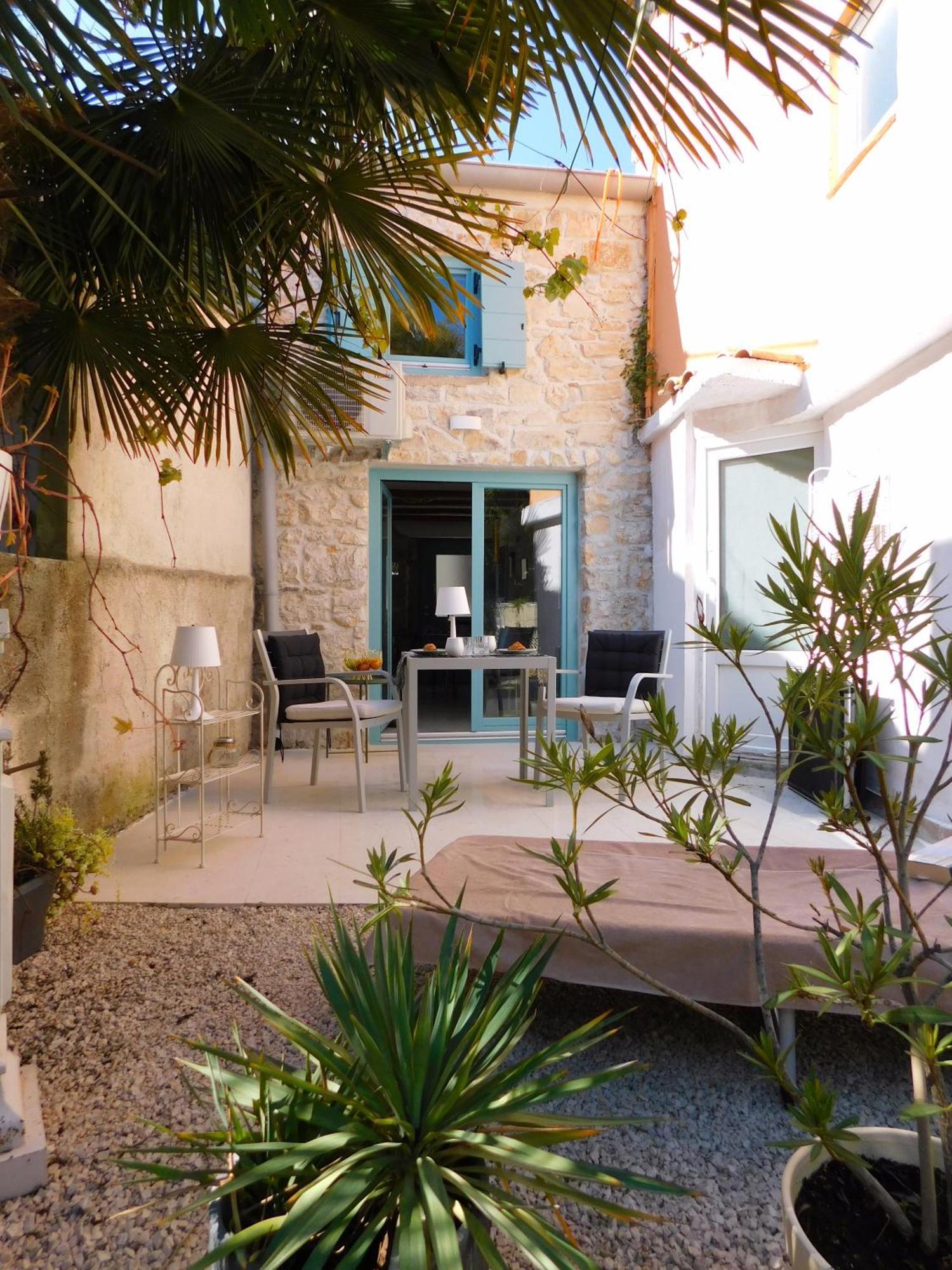 Bezauberndes Steinhaus Mit Garten In Der Altstadt Von Rovinj Eksteriør billede