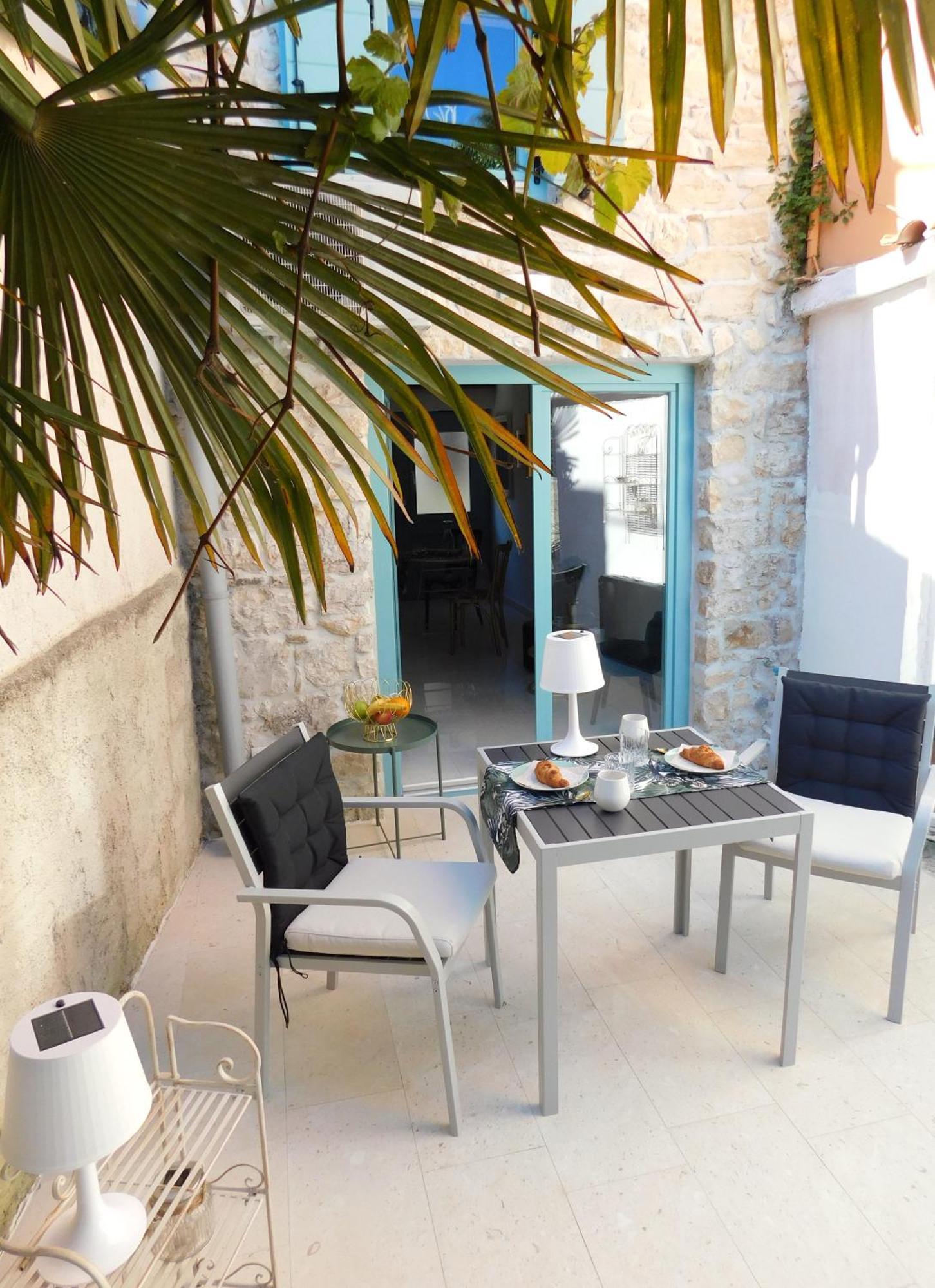 Bezauberndes Steinhaus Mit Garten In Der Altstadt Von Rovinj Eksteriør billede