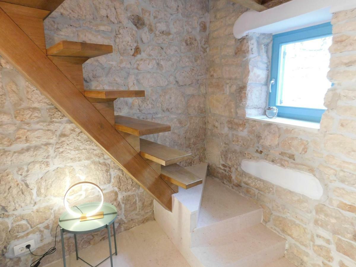 Bezauberndes Steinhaus Mit Garten In Der Altstadt Von Rovinj Eksteriør billede